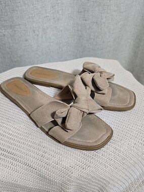 Pierre Dumas Taupe Bow Slide Sandals - Women